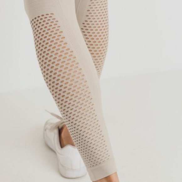 Ribbed and Perforated Seamless Highwaist Leggings - Picture 5 of 7